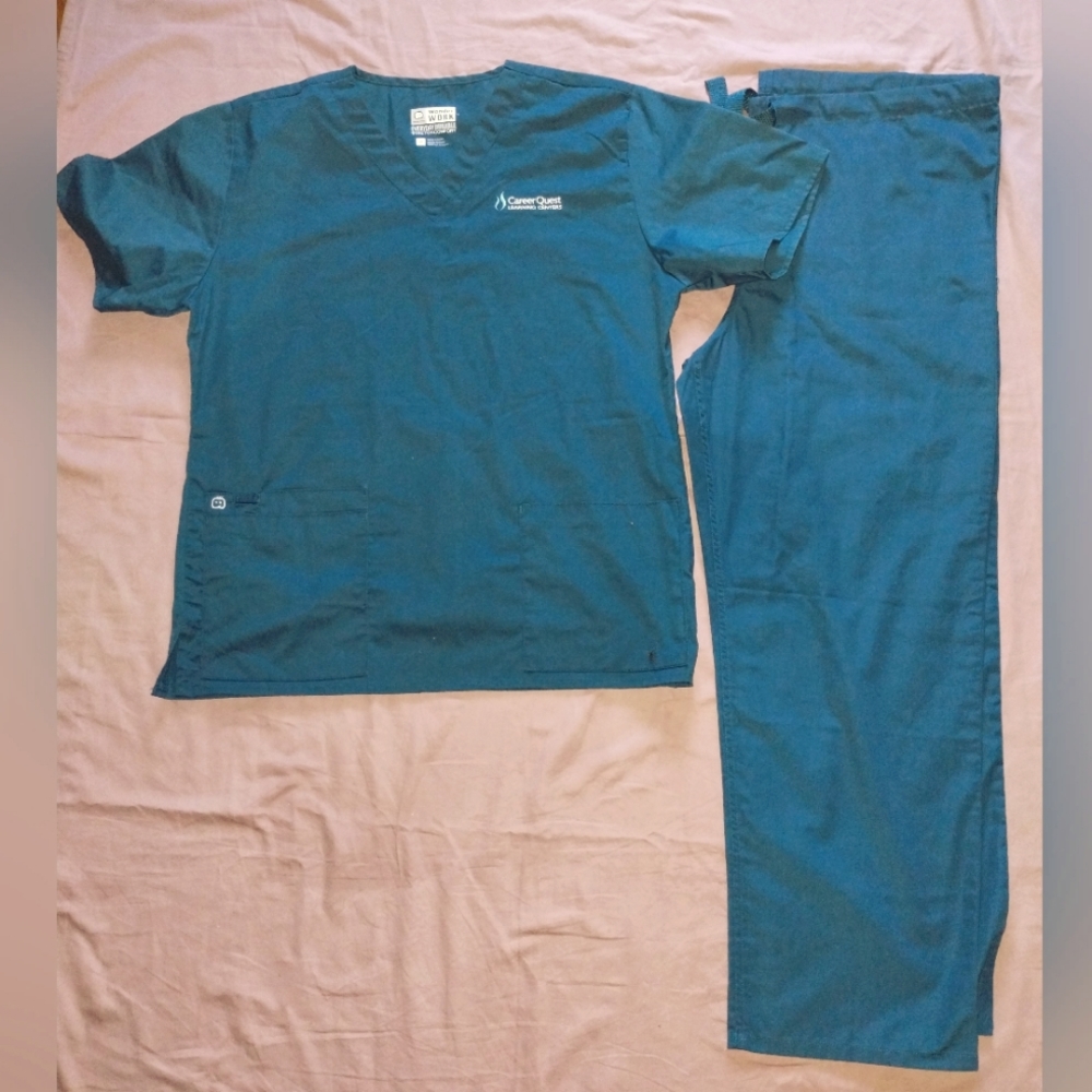 Medical scrubs set
